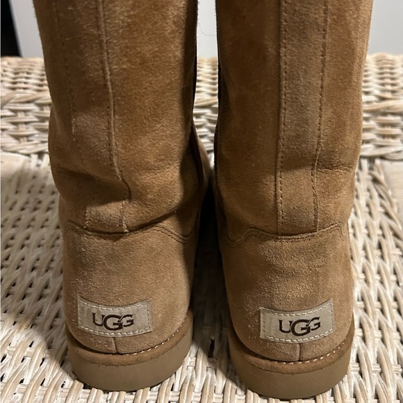 Ugg Boots - Picture 2 of 4